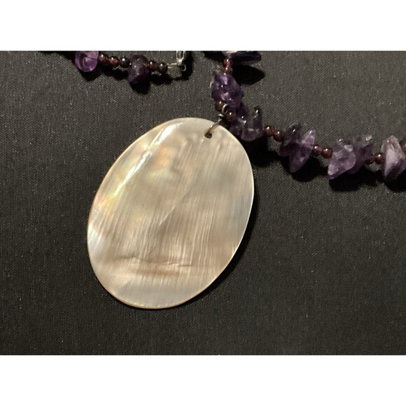 Blister Pearl Shell, Amethyst Chips & Garnet Bale Spacers 15in Necklace - Picture 3 of 5
